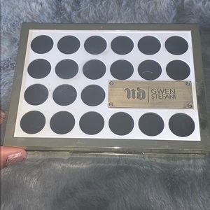 Gwen Stefani Urban Decay Eyeshadow Palette